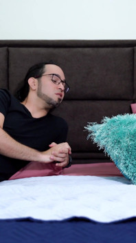 Elle se fait baiser profondément avec Annie Marin la Colombienne sexy