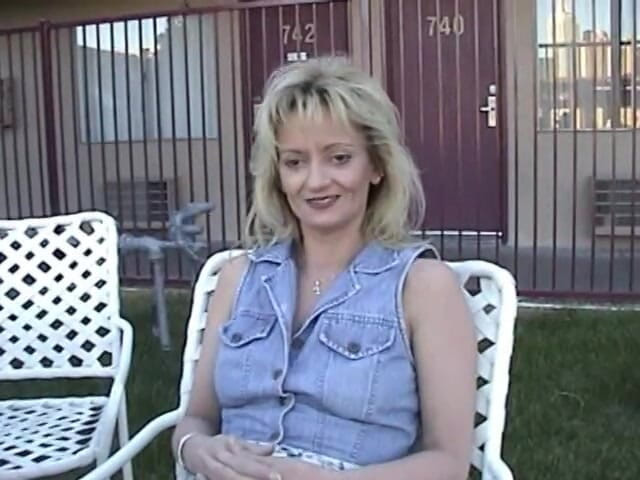 POV JOE: Milf Megan se folla a un extraño mientras es esposo...