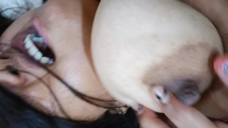 Catchybusty: Dibalut dan kiri