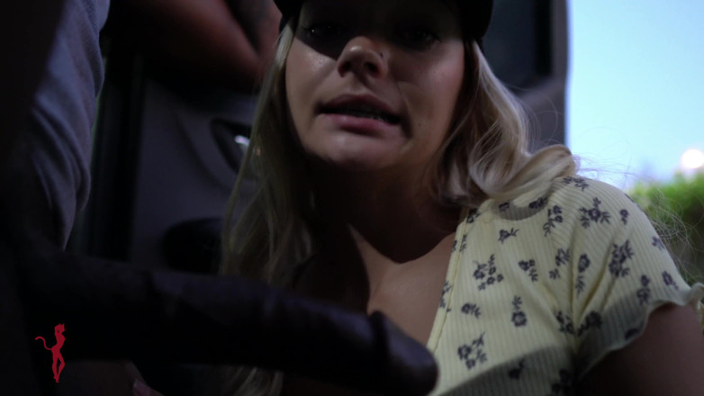 Katie Diggs: Shut up kongkek saya di taman membeli-belah