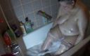 Sexy Claudia: Hur jag tvättar mina kurvor i badkaret