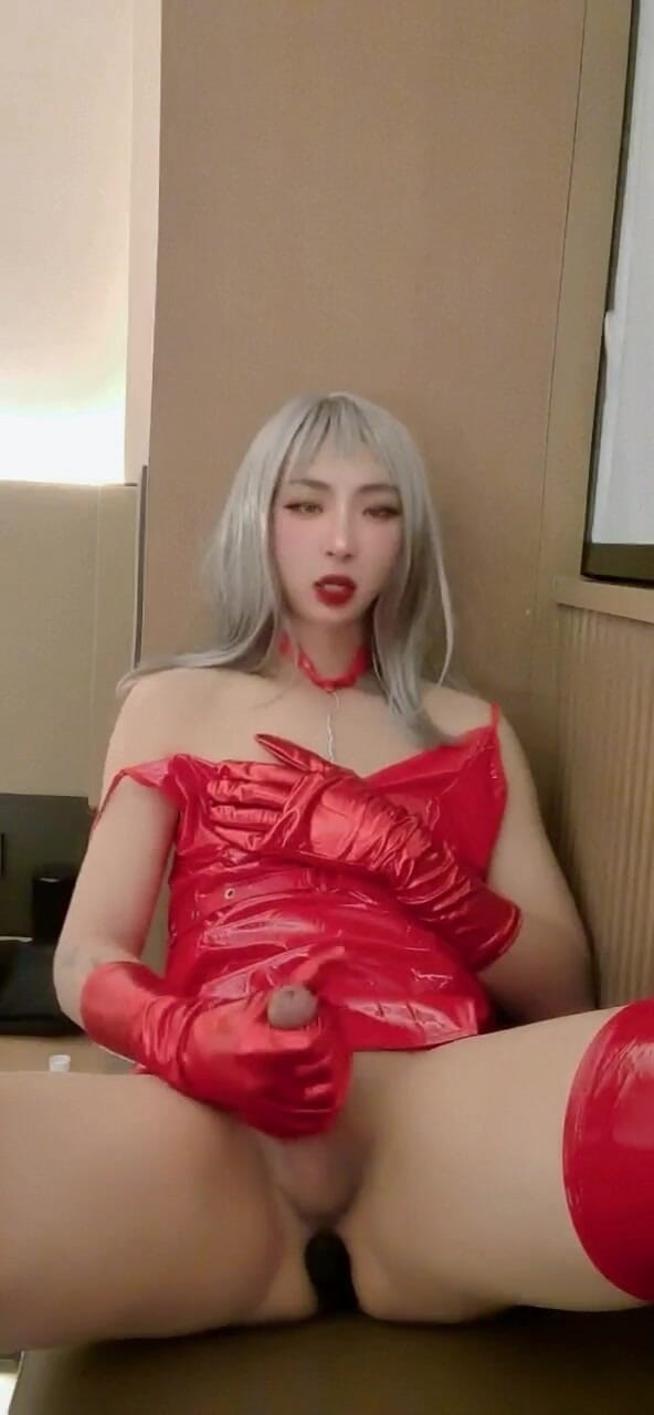 CD_XiXiouo: Ladyboy cina cina yg seksi melancap, adakah awak akan menghisap...