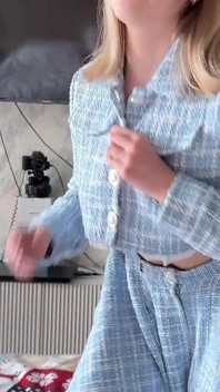 我的继妹没有通过会议，在按摩期间被性交
