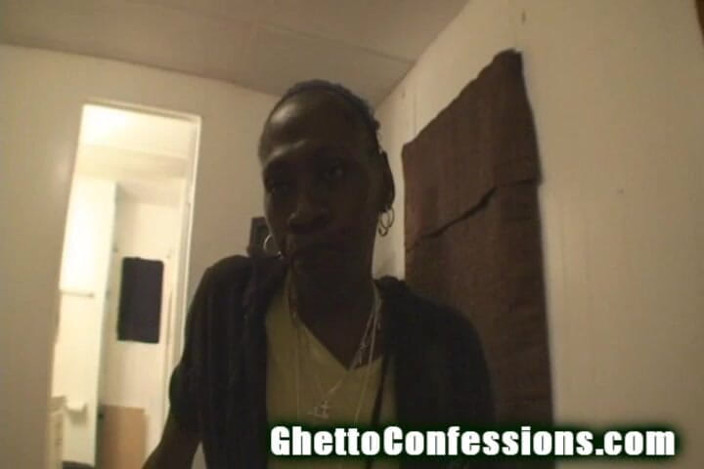 Ghetto Confessions: Розбещена чорношкіра краля Хо смокче білі яйця і повію з гетто!