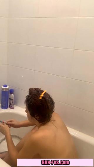 SugarNadya: I went to take showers and shave my sweet pussy...