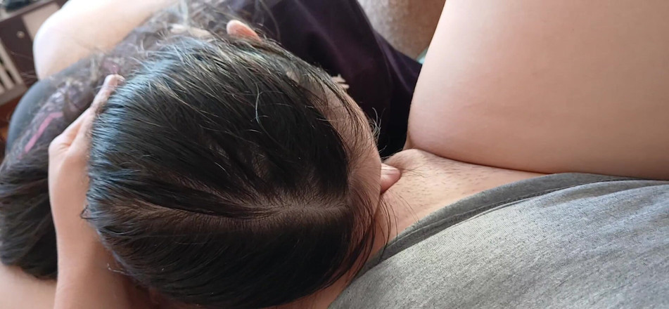 Lesbian-illusion: Ukarałem moją dziewczynę i zmusiłem ją do kolana, aby zobaczyć,...