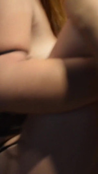 大学生の女の子が先生とビリヤードをして、成績向上のために彼とセックスする eladmin420