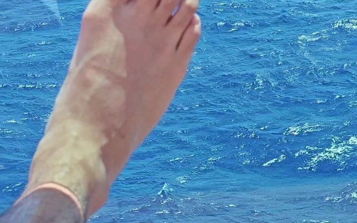 Grayalpha: Vacances, gros pieds