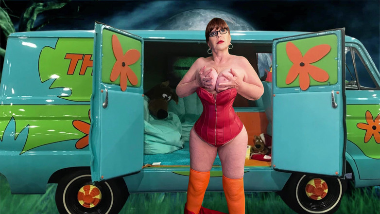Carmen Angel: Babička Velma Dinkley: Magic Mystery Tour: šukání vibrátoru &amp; předehra