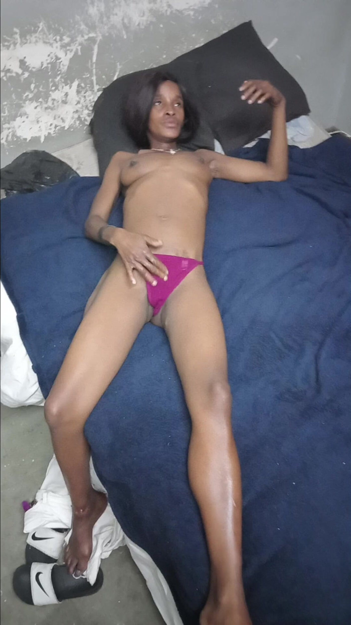 hothouse18xxx: La ragazza nera viene scopata in mutandine e fa un...