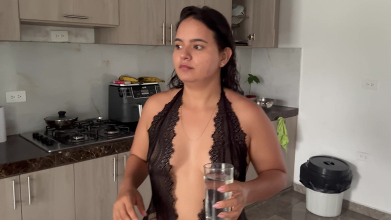 MaRaSexx: Jsme Doma Sami a Moje Nevlastní Sestra