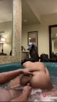 Een natte pijpbeurt uit de hottub