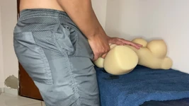 Nerd fodeu uma boneca sexual