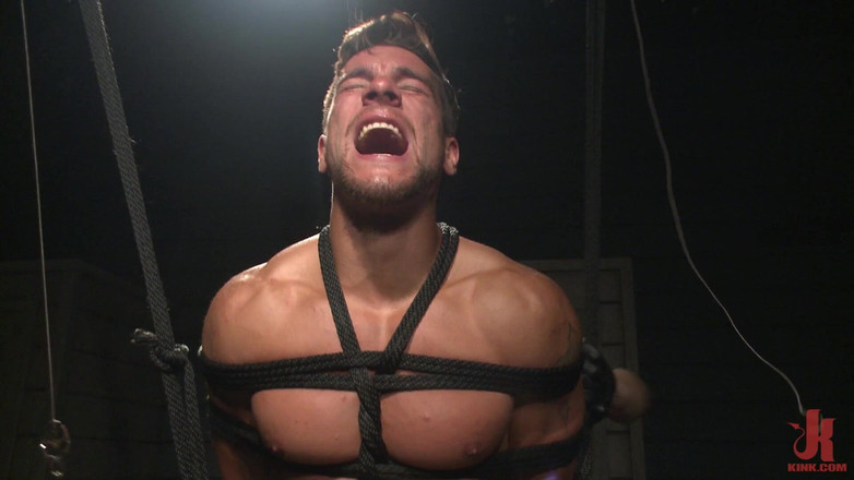 Kink Men Classics: Hetero Hunk Jordan Boss nemilosrdně zbitá a přidělána k výstřiku