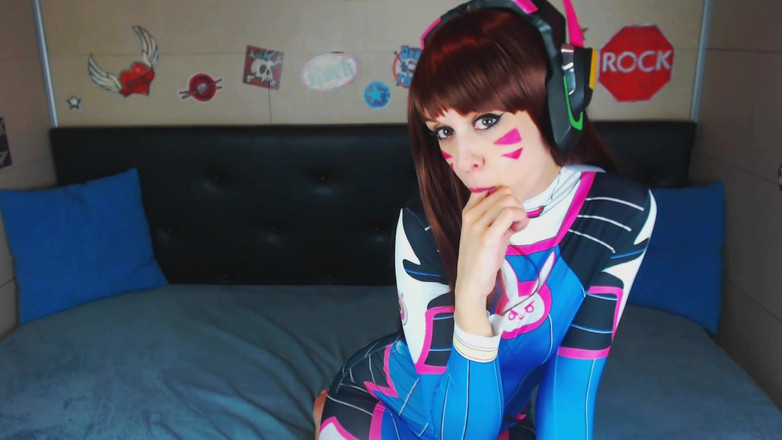 Candystart Videos: 자위하고 빨아주는 Dva