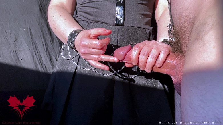 Close Up Extreme: Femdom aftrekken met urethrale penetratie