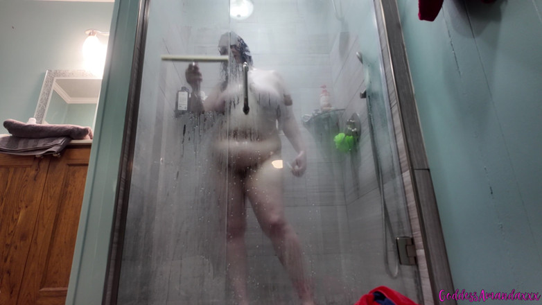 Goddess Amanda: Sexy BBW Amanda Stuzzica Sotto La Doccia