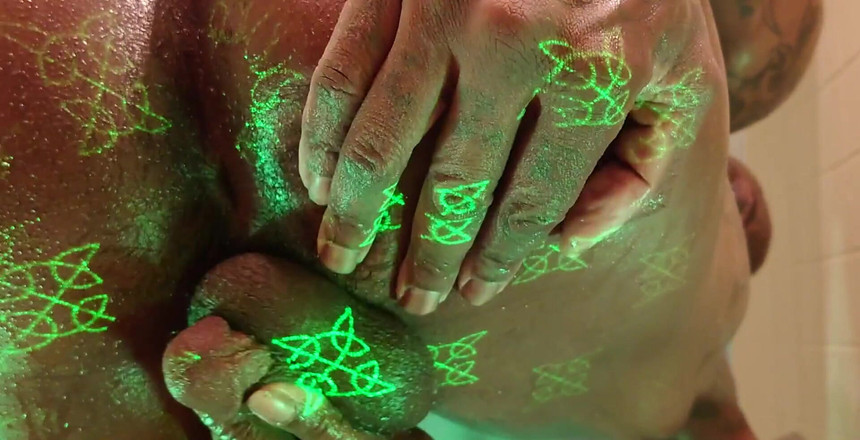 Hallelujah Johnson: Mange mon cul noir poilu alléluia Johnson