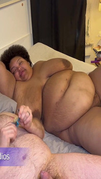 黒檀のBBW女神を誘惑する