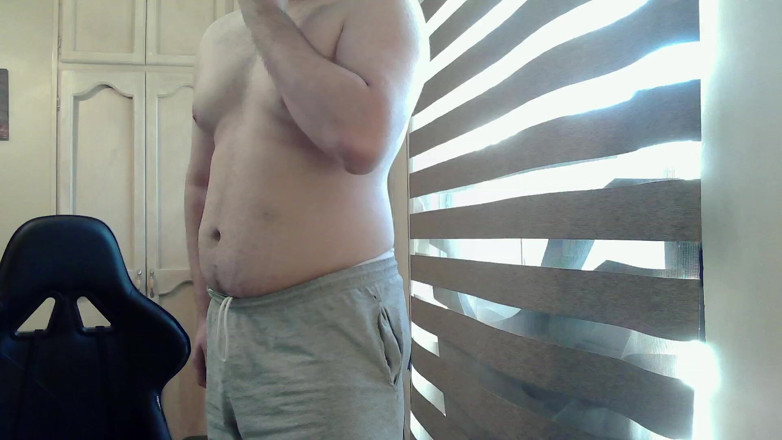Himbo_Fox: Gespierde camboy werkt zijn bovenlichaam uit