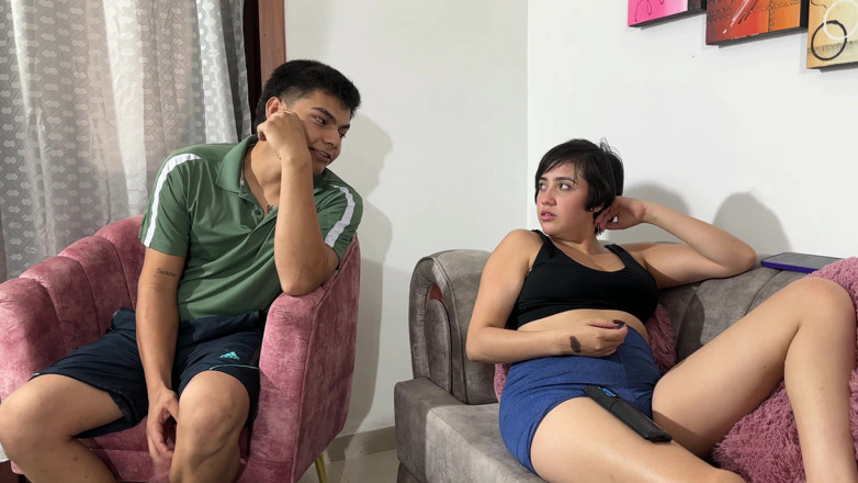 ManuelaAlvarez: 내 친구는 내 의붓오빠가 큰 자지를 가지고 있다고 나에게 전화를 걸었고 나는 그것이 사실인지 확인하기 위해 그를 매우 흥분하게 박았다고 말했습니다