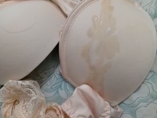 The inner heat of love: Cewek berhijab lagi asik masturbasi memeknya pakai bra putih di...