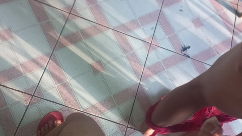 Martin13: Velmi pomalu chodím k ní v bytě a najdu ji,...