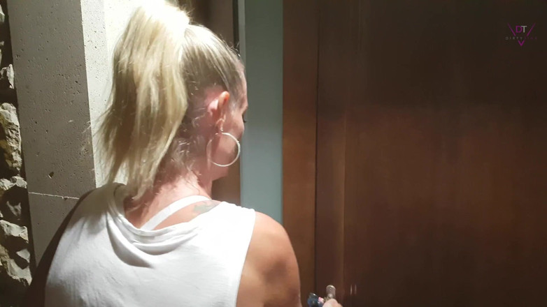 Dirty Tina: Pomóż mi, muszę siusiu