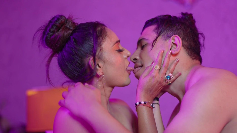 Triflicks: Indian Beautiful Bhabhi Body Massage with a Boy and Sex...