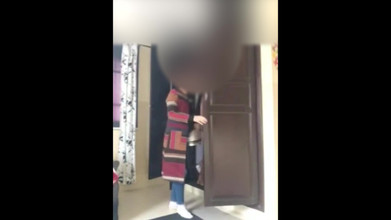 Parihema: Siya menunjukkan pantat dan pepek berbulunya