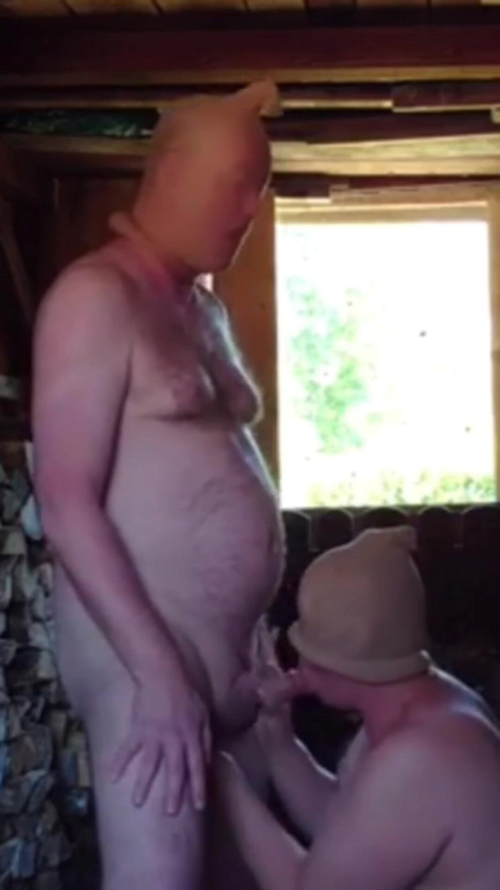 Hot-Pussy66: Cumshot After Doggy Fuck