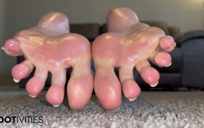 footivities: Oily Soles Rub - Feet Fetish by Ivys Feet