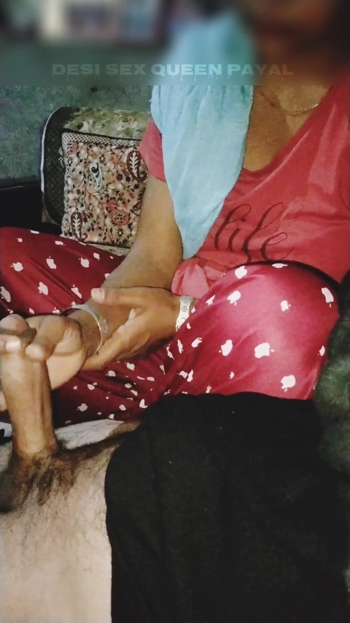 Desi Sex Slave: Дезі гаряча дівчина дрочить свого друга із задоволенням, ривчаста дівчина