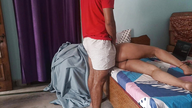 bibiji15: Tetangga telanjang memasuki rumah dan meninggalkannya.