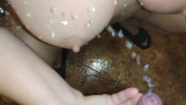 Putarankahotmilf: Gli faccio pipì sul suo cazzo e lui sulle mie...