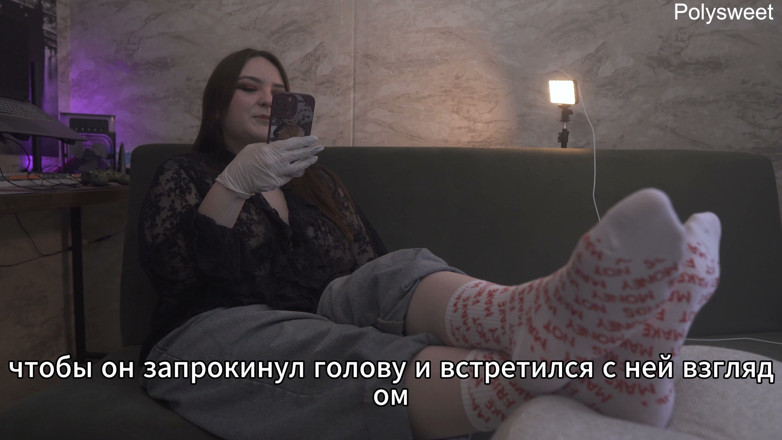 Polly Sweet: Порноісторія — дівчина в латексних рукавичках трахнула хлопця страпоном у піхві