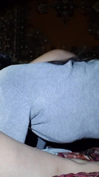 Cunnilingus sexy par un vrai couple lesbien