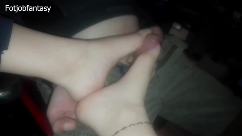 The Bitch Mistress: Un Caldo Footjob Dopo Lavoro!!