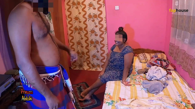 Princess Alekshi: Une belle-mère surprend son beau-fils en train de regarder du...