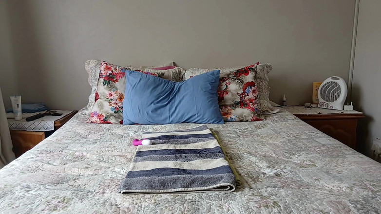 Exotic Tracy: Wielkie cycki napalona milf chcesz ją przelecieć i sprawić, że tryska!