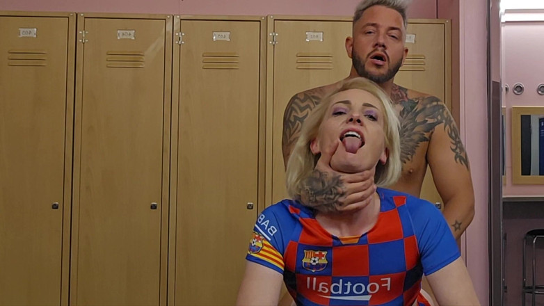 ScarlettStClaire: Animadora folla futbolista