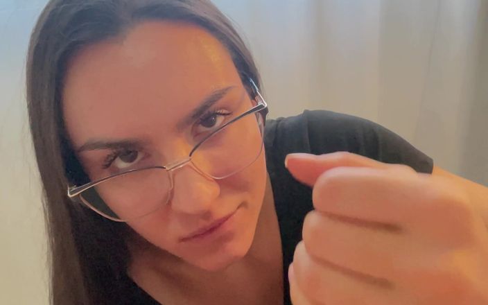 Mandy Sweet studio: Geile sekretärin hat es verdient, viel sperma in ihren mund...