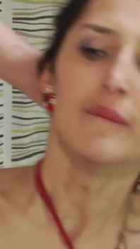Tamara Vanzin la teen amante fetish succhia il cazzo e lo fa venire