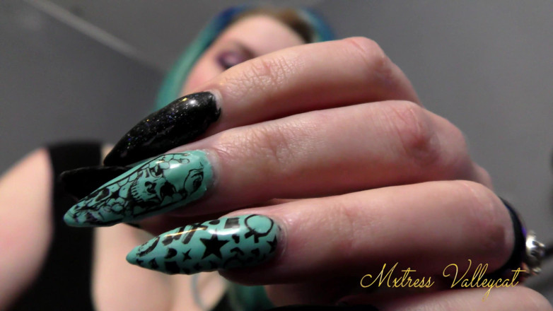 Mxtress Valleycat: Mesmerised by my long nails