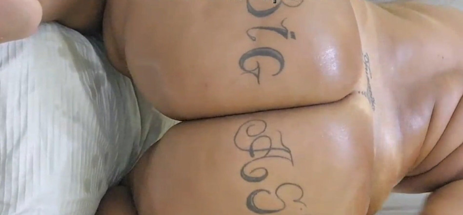 Suzyfuracao: Öl auf den dicken, fetten Hintern auftragen