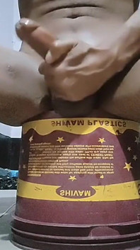 Du siehst nie so sperma wie ich. Riesige schwanz-masturbation und auf den ganzen körper kommen