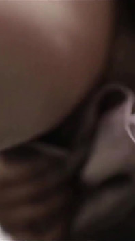 Indonezyjskie porno wypróbuje nową spódnicę i nagle zostaje zerżnięta od tyłu
