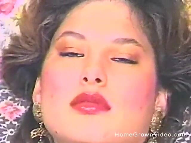 Homegrown Vintage: Glamour babe's camera show