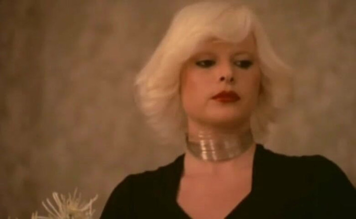 Hard Lesbians: Brigitte Lahaie este futută -mi servitoarea