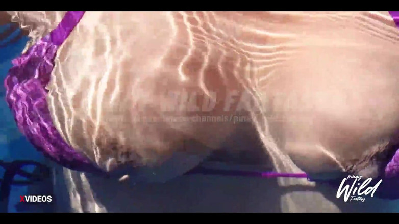 PinayWildHotCouple: Грудаста філіппінка продемонструвала свої великі цицьки під час басейну